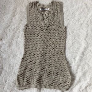 Athleta sleeveless beige v-neck sweater size XS